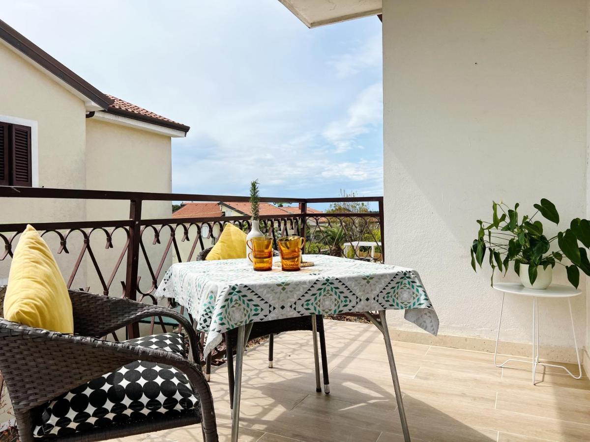 Apartments Valerian Novigrad  Exterior photo